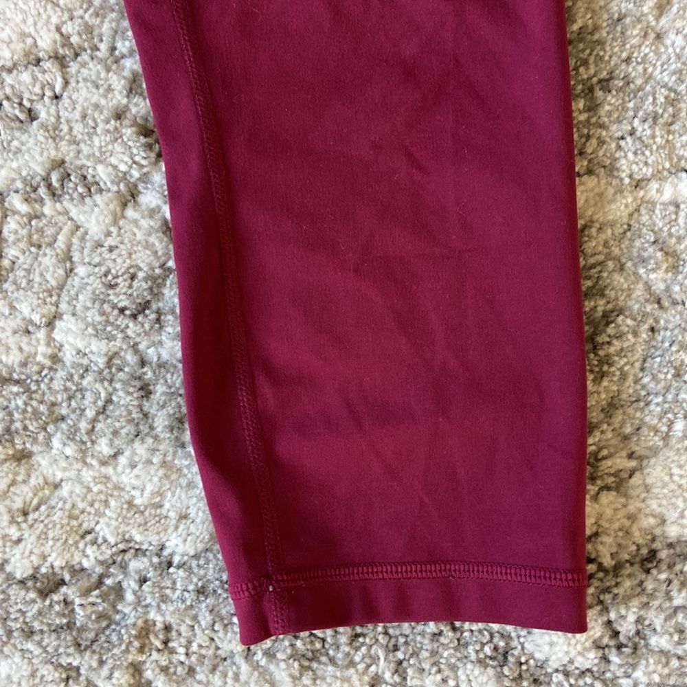 Yogalicious Leggings Size M Capri Waist Band - Picture 3 of 6